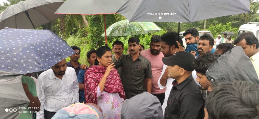 Collector P. Prasanthi’s Visit to Kamsalipalem in Nidadavolu