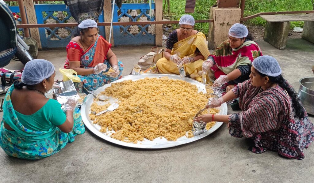 109,500 Food Packets Prepared on Second Day from East Godavari