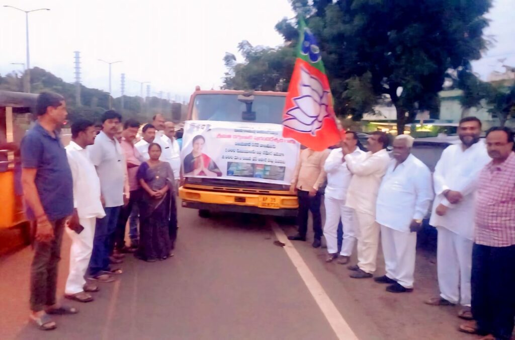 Purandeswari, Vijayawada, BJP, flood relief, Rajahmundry MP, financial assistance, essential kits, Daggubati Purandeswari, Bommu Dattu, Relangi Sridevi, community support, flood victims